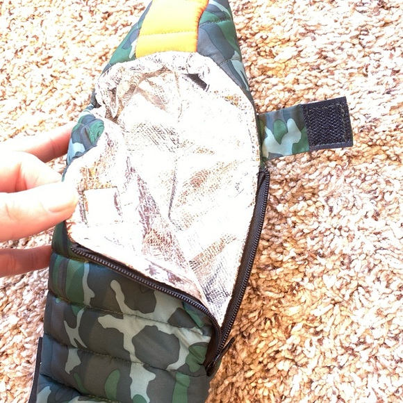 Puffin Beverage Bag Camo Sleeping Bag Drink Holder - Picture 3 of 4